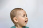 Süßes kleines Baby Porträt auf weißem Hintergrund
