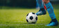 Fußballspieler mit Fußball